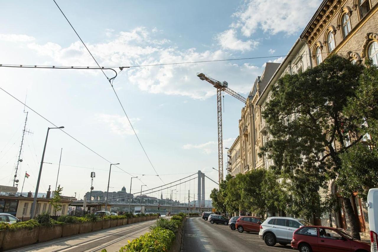 Danube Riverside Designer Apartment In City Center Budapest Luaran gambar